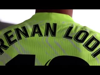 Примеряют одежду перед большим днём🔴⚪