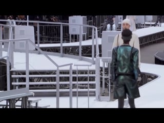 Показ шанель chanel видео показа коллекции prêt à porter осень зима 2017/18