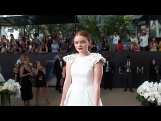 Sadie sink, glambot emmy awards 2018