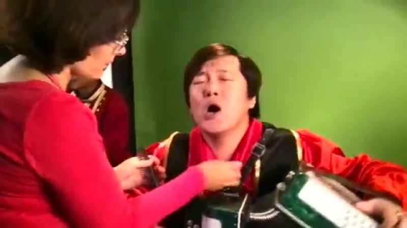 ✔ особое мнение китаец покорил интернет песней «постой, паровоз»