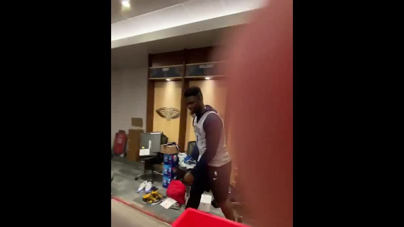 Зайон уильямсон и лонзо болл в раздевалке