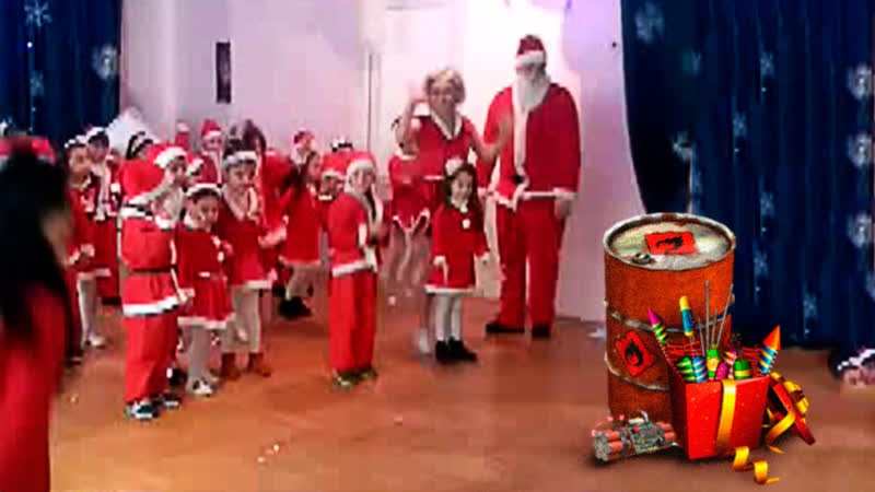 Новогодние игрушки шишки и хлопушки