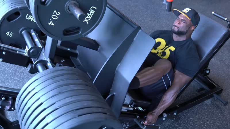 Brandon curry &amp; dectric "bo" lewis train legs