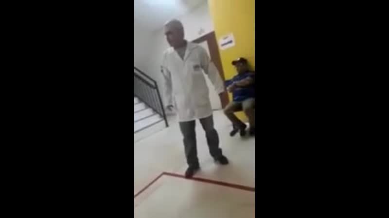 Когда забыл одеть бахилы