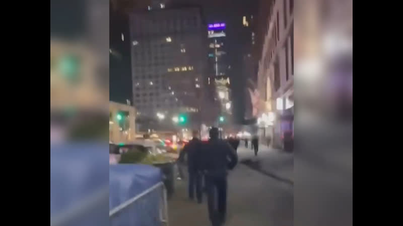 Легендарные нью йоркские полицейские только в голливудском синема лои, бесстрашны и находчивы а утром на таймс сквер беспомощ