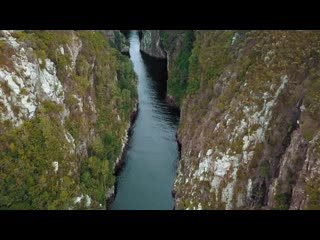 🎬 taryn elliott a river cut through the mountains valley 🌌 nature (no copyright video 96) [4k]