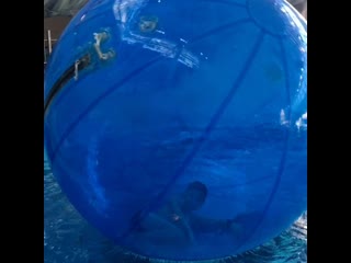 В бассейне аквапарка