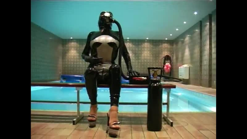 Latex gasmask breathplay