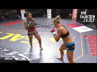 Холли нокаутирует своей коронкой