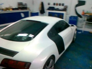 Audi r8 оклейка пленкой белый перламутр и 3d карбон, тонирование стекол, устаноа неонов и порошковая покраска дисков