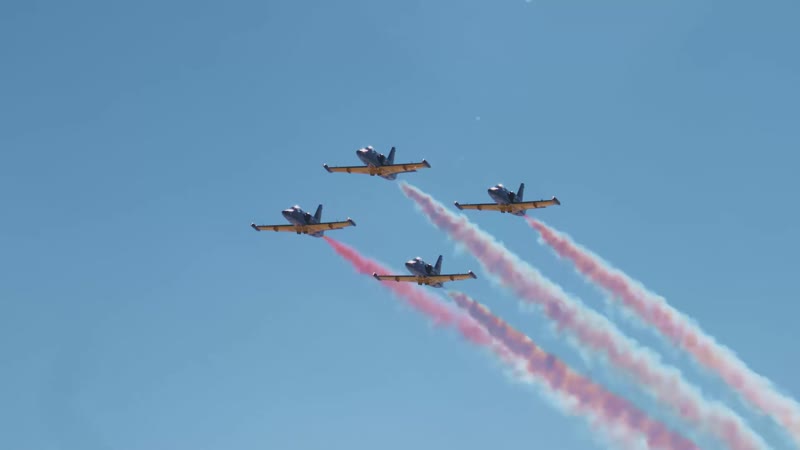 Российские летчики приветствуют капитана марвел