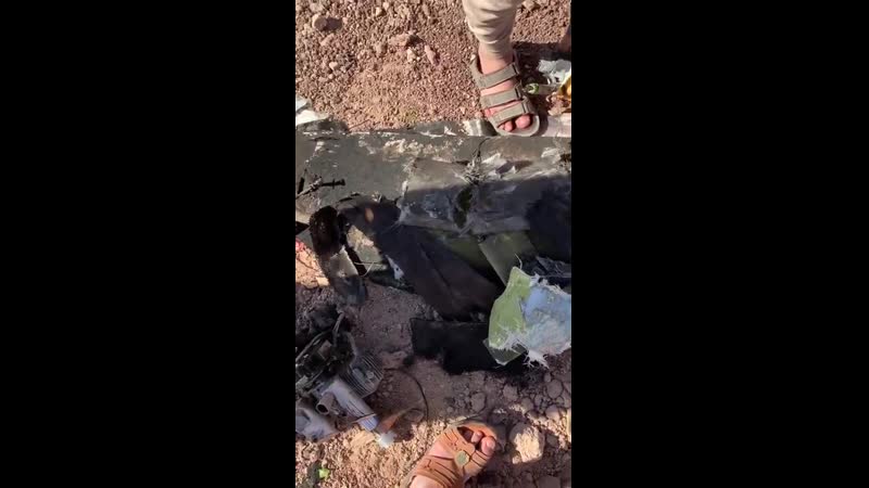 فيديو للدرون التي يتهم الحوثيون بإرسالها والتي فجرت مسجدا بقاعدة عسكرية في مأرب أمس وراح ض