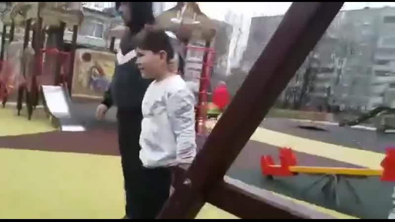 В санкт петербурге отец вышел разбираться с хулиганом, который обижали его сына, но переборщил