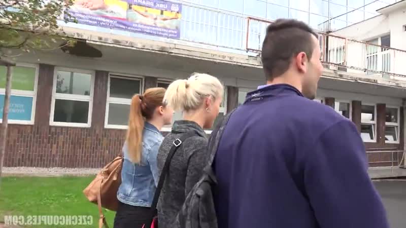 Свингеры, подцепили новую парочку и потащили их в баню