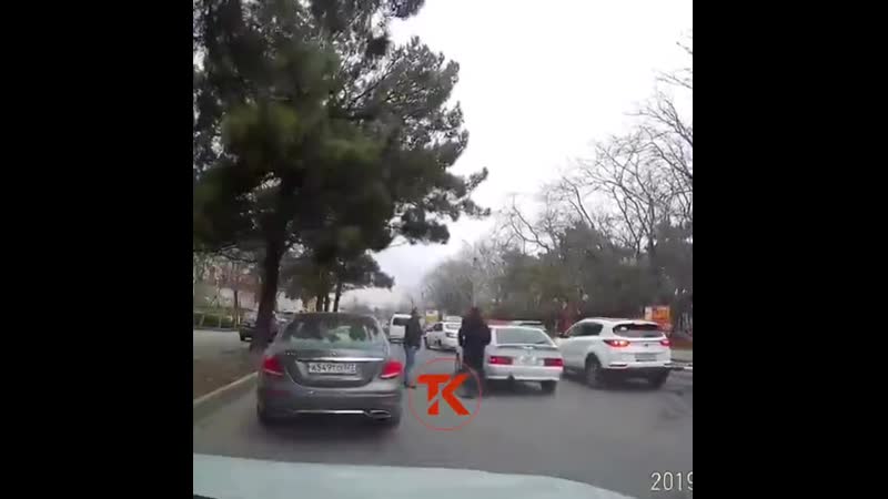 Ссыкун на дороге