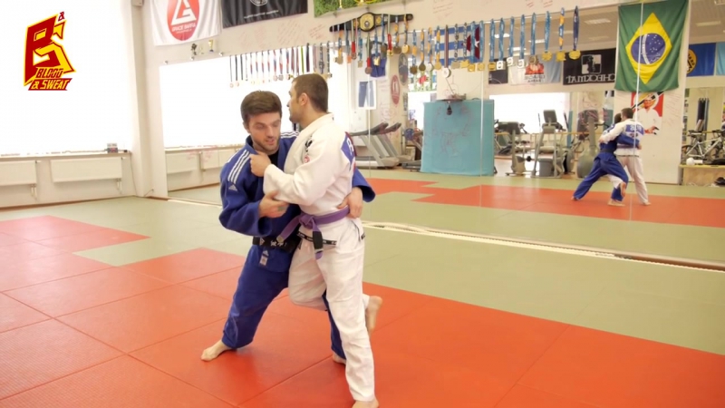 Контратака броском через грудь на зацеп и броском через бедро на подножку