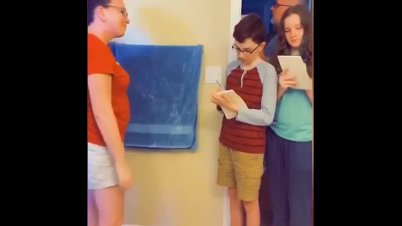 Мать показала домочадцам мастер класс по уборке и заставила сеть хохотать