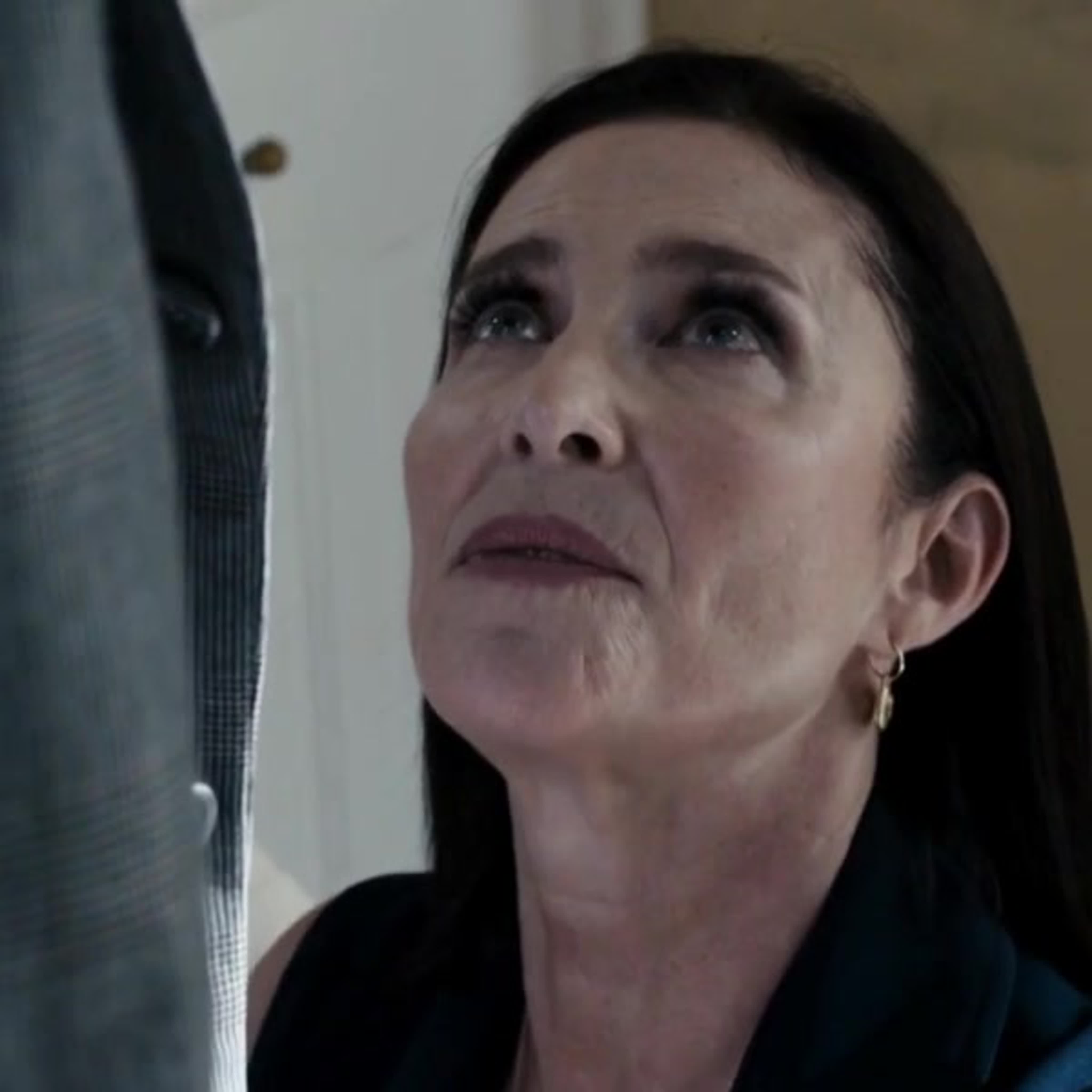 Olgun kadın kendine vurduruyo watch online