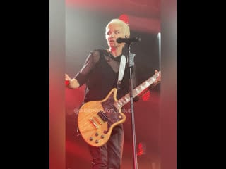 Дэн дал свою гитару диане 🎸