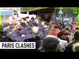 Paris police use tear gas, pepper spray to disperse climate rally against totalenergies