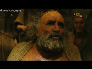 Грудь мелани бернье (melanie bernier) в фильме "миллион лет до нашей эры 2" (sa majesté minor, 2007, жан жак анно)