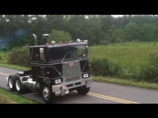 Marmon cabover from hobbyhorse trucking leaving cc 2012