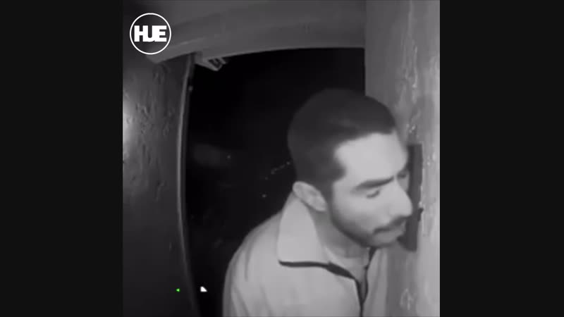 В калифорнии мужчина пришёл грабить дом и молодые звонок