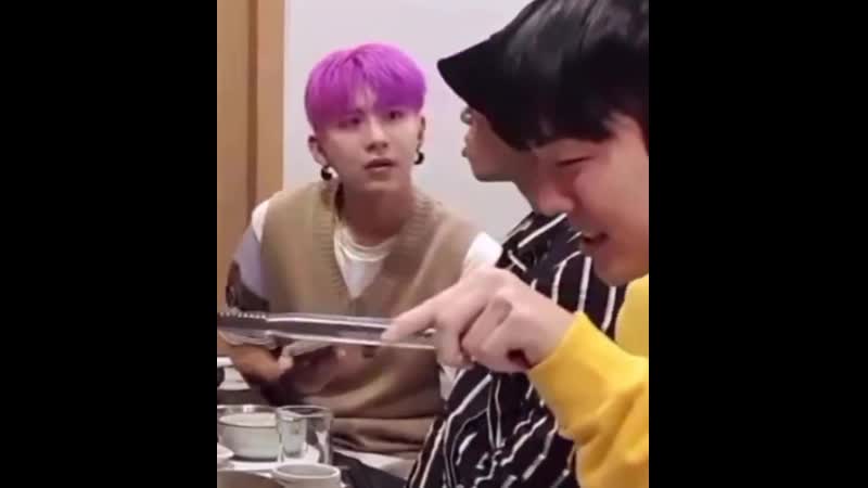 @junheessmile sehyoon talks to byeongkwan really sweetly