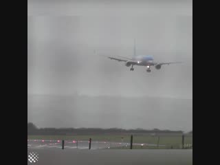 Sideways landing in a 40 knot crosswinds at bristol airport