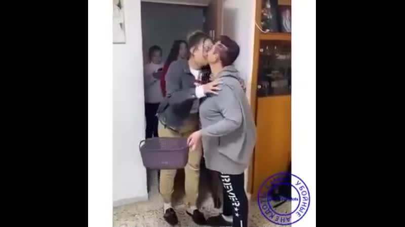 Внучата к бабушке в гости приехали! 😊