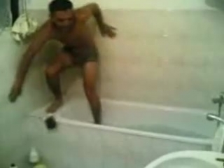 Нырнул в ванную