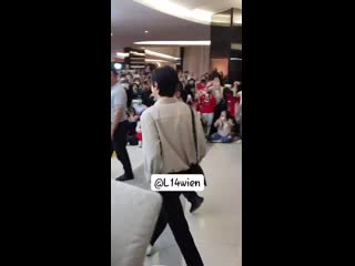 200221 юнхо и чанмин в офисе sm в fx sudirman в джакарте