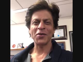 Shah Rukh Khan Comes By Your Office , Creates A Vid For Your Mommy , Takes Selfies