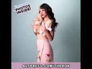 A @altpress está vendendo uma caixa exclusiva com re impressão da edição que a melanie foi capa com entrevista extendida 💕