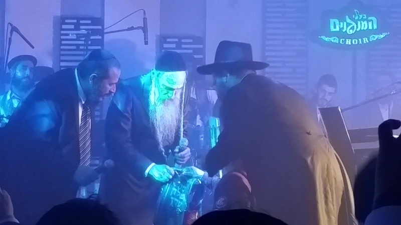 מרדכי בן דוד פתחו לי שערי צדק מתוך ההופעה נר ראשון חנוכה תשעז בקריית מלאכי חיים ישראל ומרדכי בן דוד והמנגנים