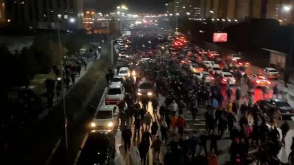 Видеофакт массовый марш протестующих в алматы