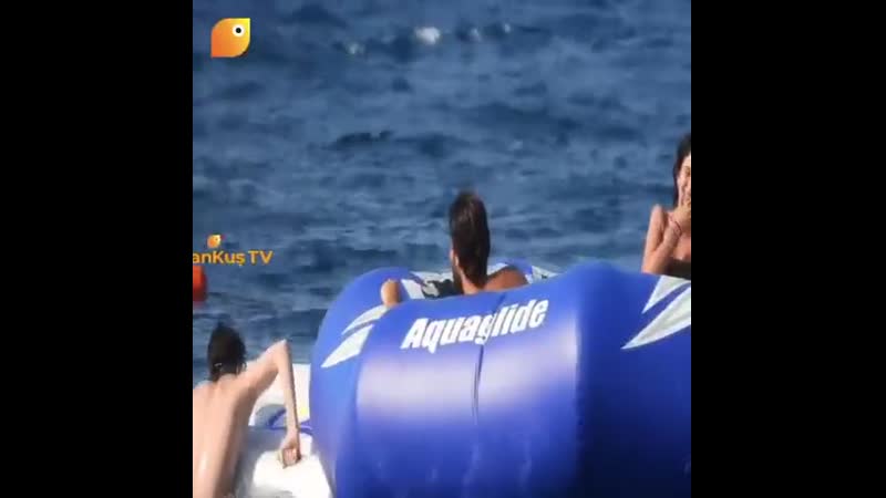 Burcu özberk, sevgi̇li̇si̇yle bi̇rli̇kte i̇lk kez görüntülendi̇!