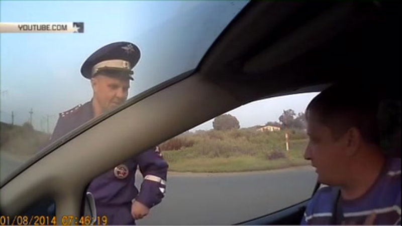 Да мне пофигу, чем вы занимаетесь, беспредельщики водитель поставил на место инспектора дпс