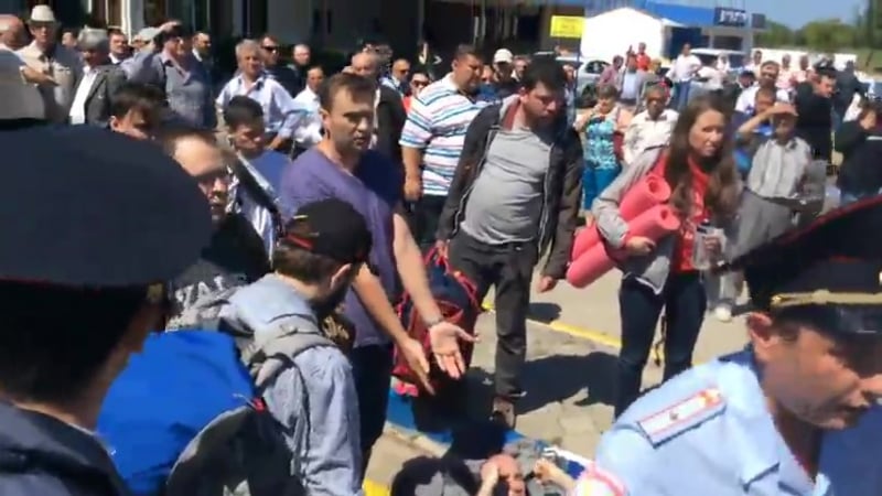 Навального гниду казаки проводили из анапы