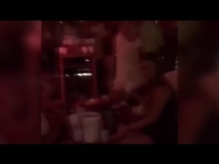 Конвульсии бузовой в ночном клубе