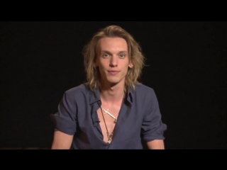 Jamie campbell bower saluda a latinoamérica