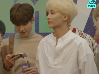 The slight incline of jeonghan's head when he noticed mingyu was going to take a photo of him a model