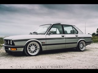 Bmw e28 535i stance