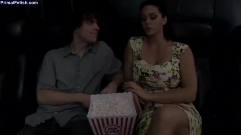 Domashnyaya pornuha seks mamy i syna proizoshel na beloy krovati mp4