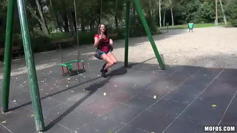 Kristina miller poluchil nemnogo deneg ot neznakomca chtoby otsosat ego chlen i razdvinula nogi poshire mp4