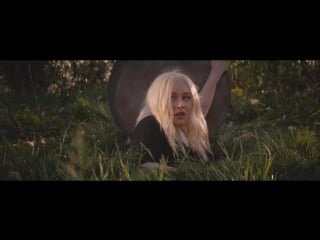 Christina aguilera fall in line (official video) ft demi lovato (новый клип 2018 деми ловато кристина агилера)