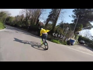 Dont try this at home, incredibile hillbombing brakeless of wolfbotts