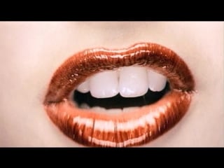 Holly valance kiss kiss