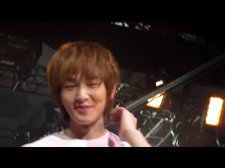 Онью сфотографировался на камеру фаната