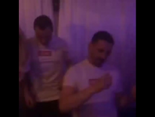 Виктория лопырева танцует под трек "мокрая девочка"